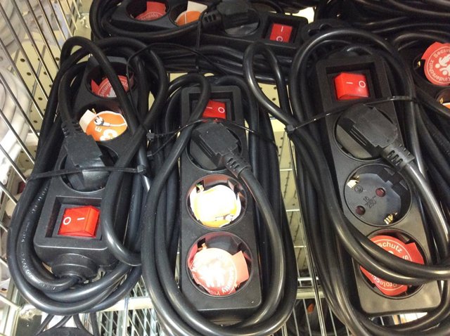 Enchufe, enchufes, regleta, electricidad, red eléctrica