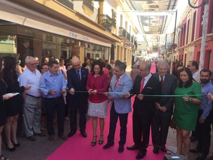 Crespín corta la cinta inaugural de la feria
