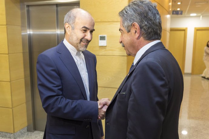 Revilla recibe al embajador de Irán en España 