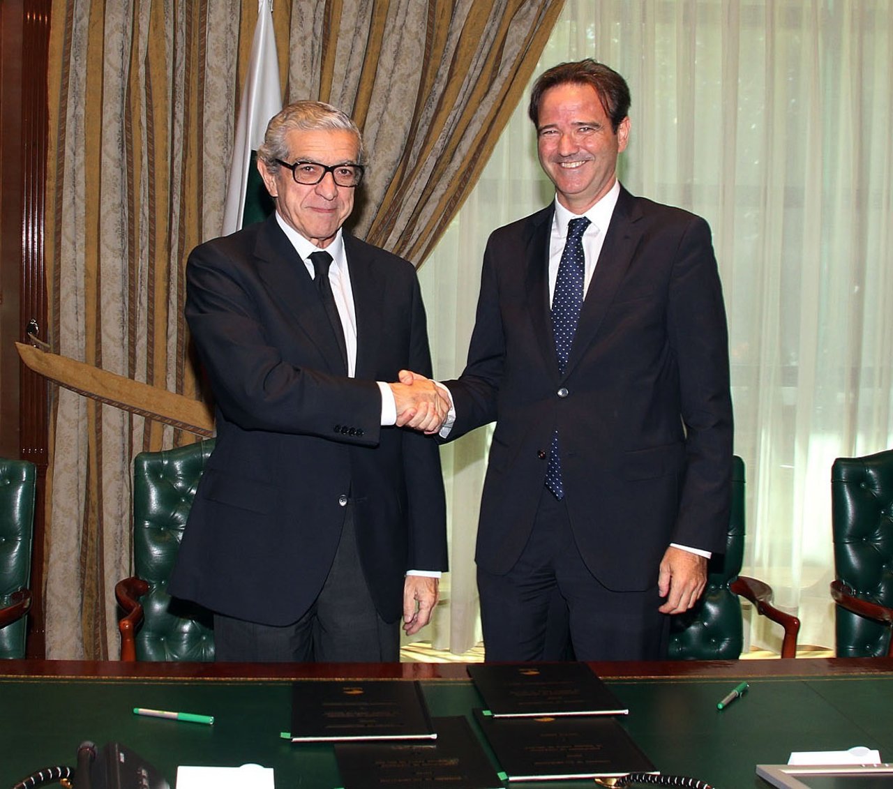 Braulio Medel, Unicaja, y Pablo Atencia, presidente Agrupación Cofradías