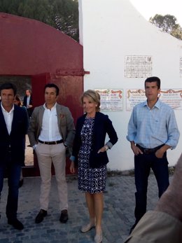 Aguirre durante la visita a la Escuela de Tauromaquia de Madrid
