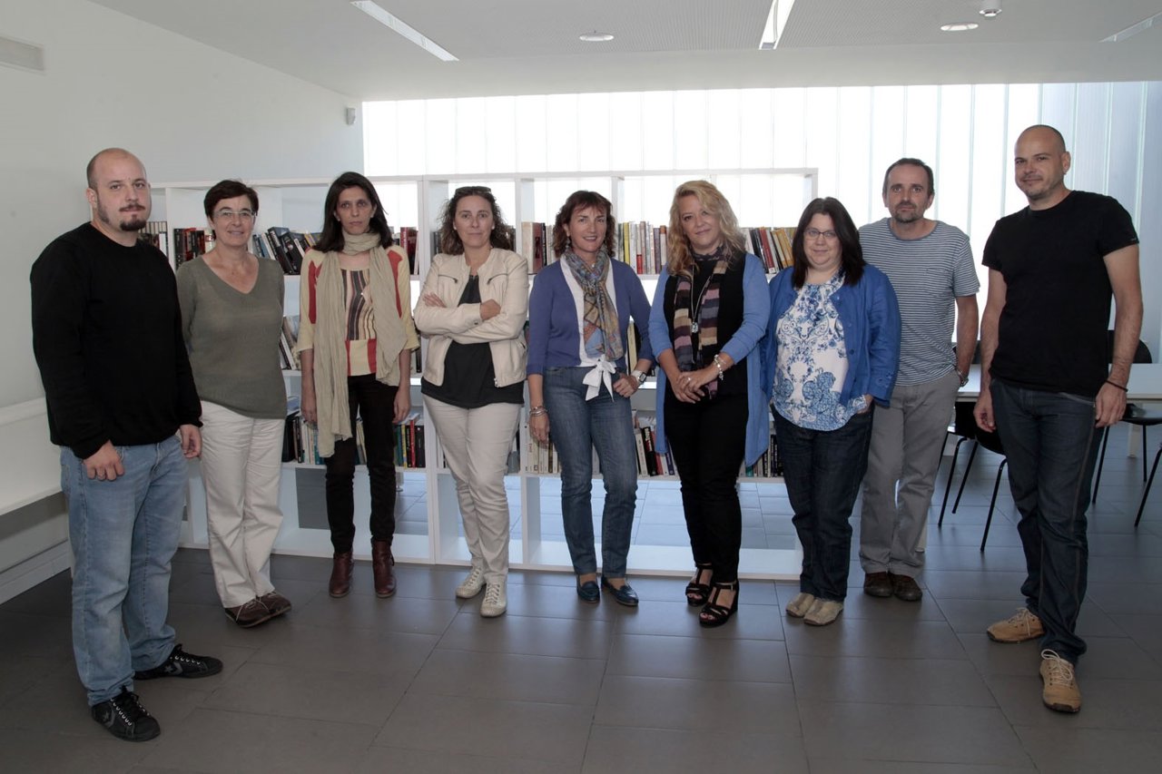 Edurne Eguino visita el centro de atención a personas sin hogar.
