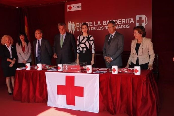 La Reina Letizia preside el Día de la Banderita en el Congreso