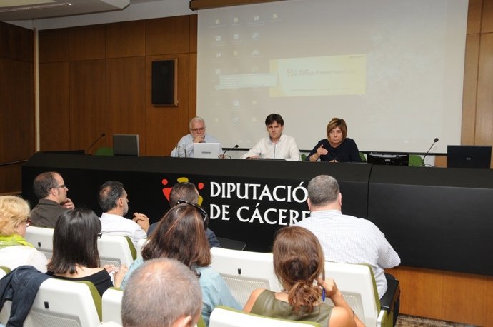 Reunión de la Diputación de Cáceres con los Grupos de Acción Local