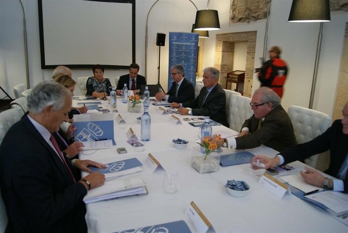 Reunión de los miembros de la Plataforma