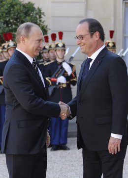 Hollande recibe a Putin en el Elíso