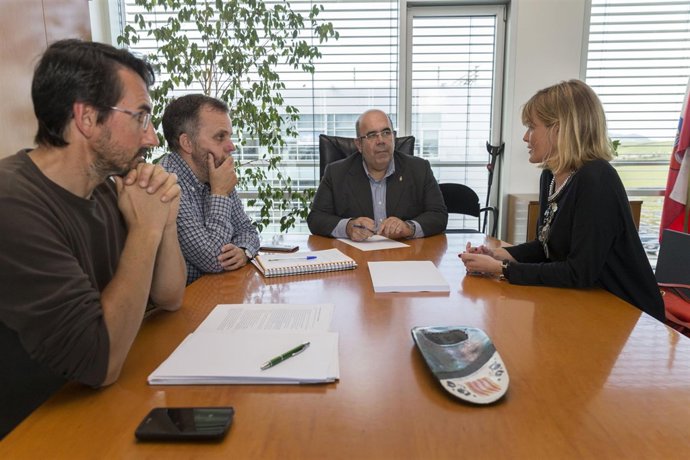 Oria se reúne con la alcaldesa de Piélagos, Verónica Samperio