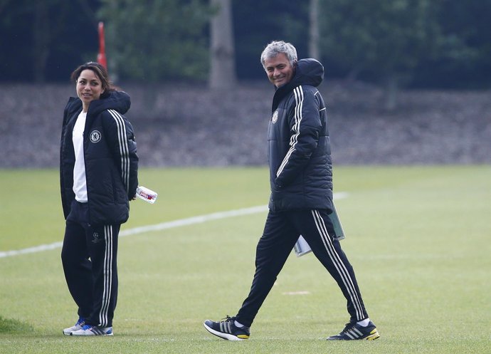 La médica Eva Carneiro y José Mourinho en el Chelsea