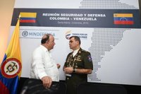 Colombia y Venezuela acuerdan aumentar la presencia militar en la frontera