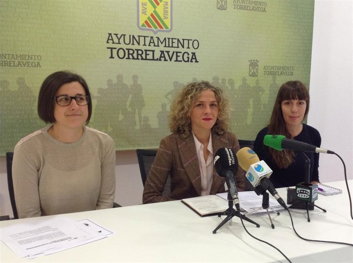 La concejala con los educadores