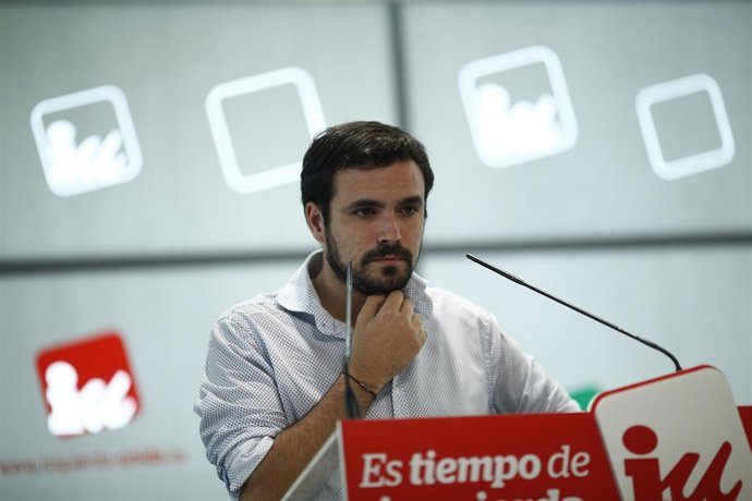 Alberto Garzón en una rueda de prensa