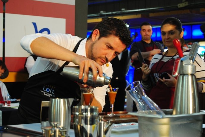 Barista prepara un café Campeonato Nacional Baristas Fórum Café