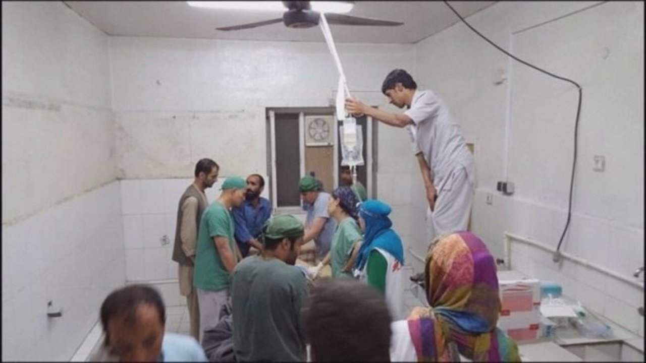 Operación quirúrgica en el hospital de MSF en Kunduz