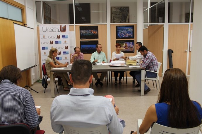 Apertura de sobres en mesas de contratación en Almería