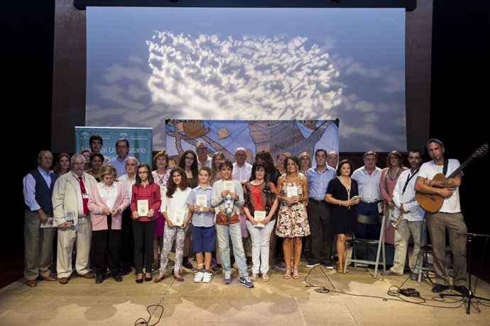 Participantes en el recital Tintas para la Vida VI