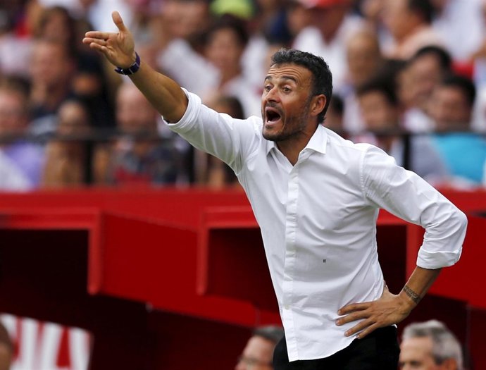 Luis Enrique dirige al Barcelona en el Pizjuán