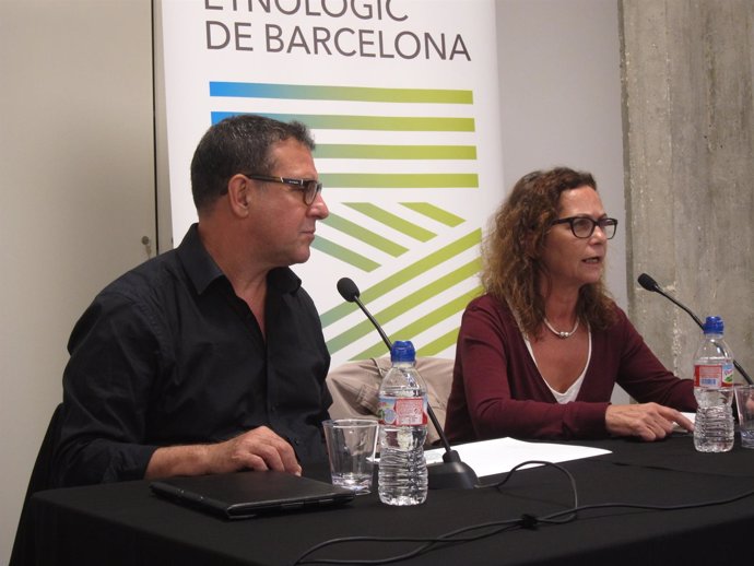 El director del Museu Etnològic, Josep Fornés, y el comisionada Berta Sureda
