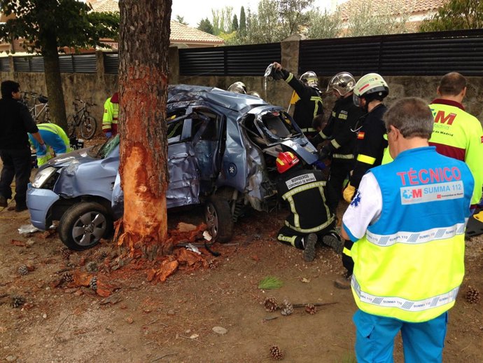 Vehículo siniestrado que ha dejado un muerto y un herido muy grave