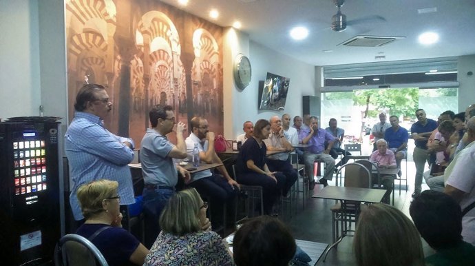 Reunión de la alcaldesa de Córdoba con vecinos de Poniente Sur