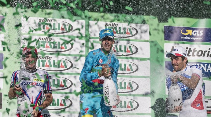 Vincenzo Nibali gana en Lombardia