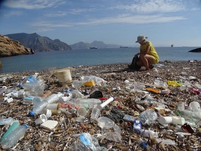 RECOGIDA DE BASURA EN CALA SALITRONA