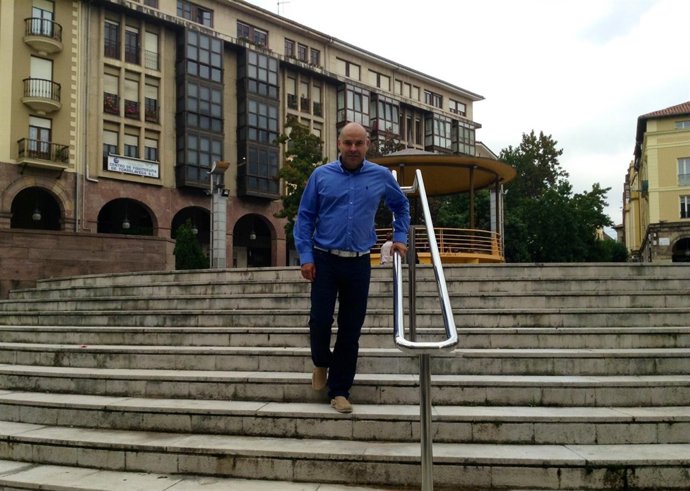Melgar en las barandillas de acceso a la Playa Mayor