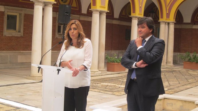 La presidenta de la Junta de Andalucía, Susana Díaz, y Gabriel Cruz.