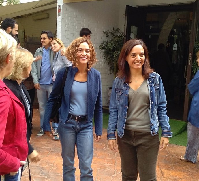 Sara Hernández con Meritxell Batet