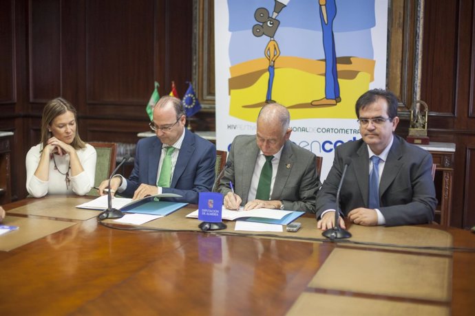 Firma de convenio para Almería en Corto entre Ayuntamiento y Diputación