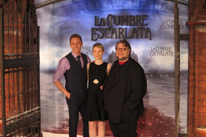 Tom Hiddleston, Mia Wasikowska y Guillermo del Toro