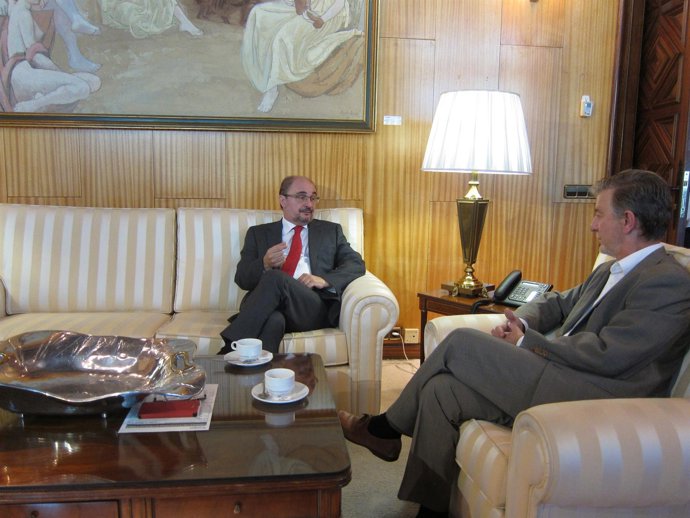 Lambán y Santisteve, en su reunión este lunes en el Ayuntamiento