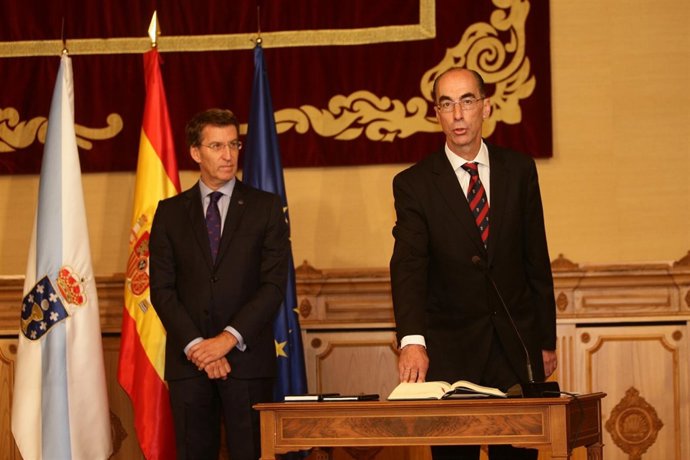 Vázquez  Almuíña toma posesión como conselleiro