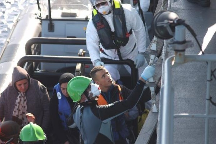 Rescate de inmigrantes por un barco irlandés frente a Libia