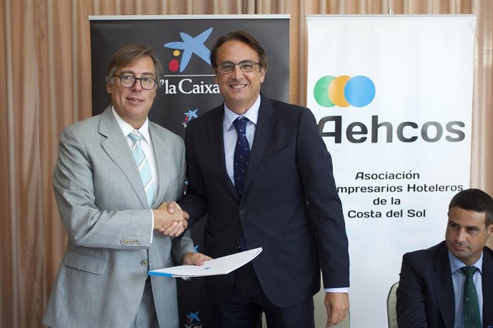 José Carlos Escribano presidente Aehcos y Victorino Lluch La caixa Caixabank 
