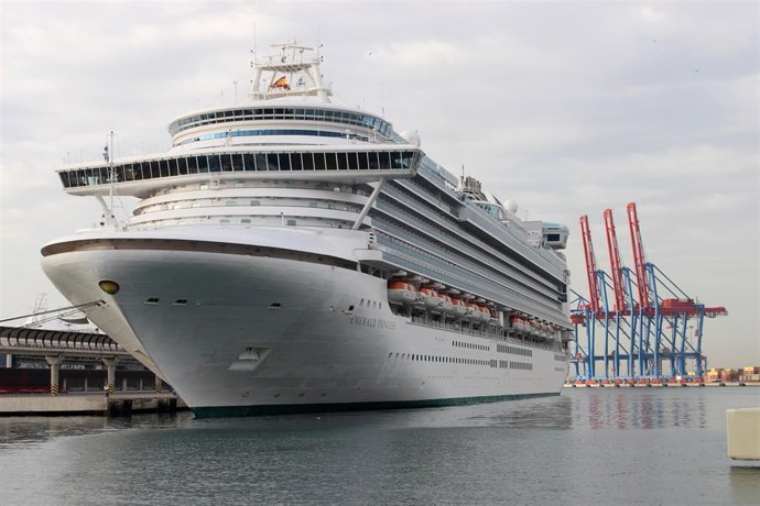 Emerald Princess buque crucero Princess lujo málaga turismo barco puerto