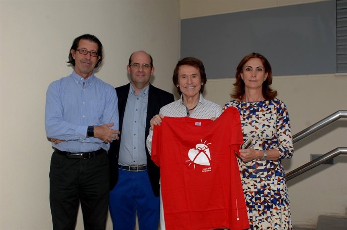 Raphael, con la camiseta a favor de la donación