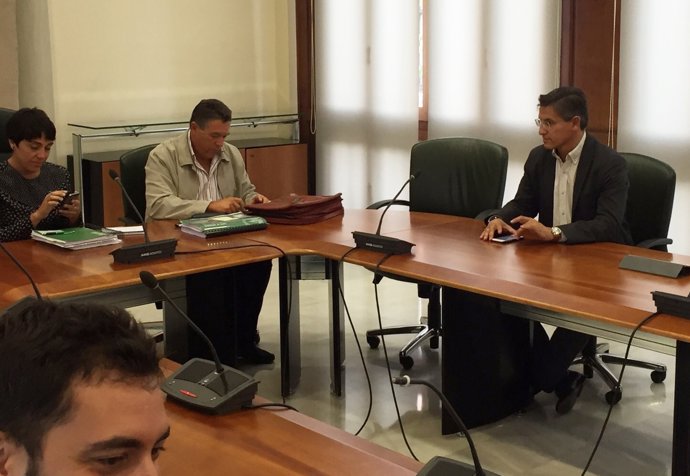 Luis Salvador en la reunión sobre Santa Adela de este lunes.