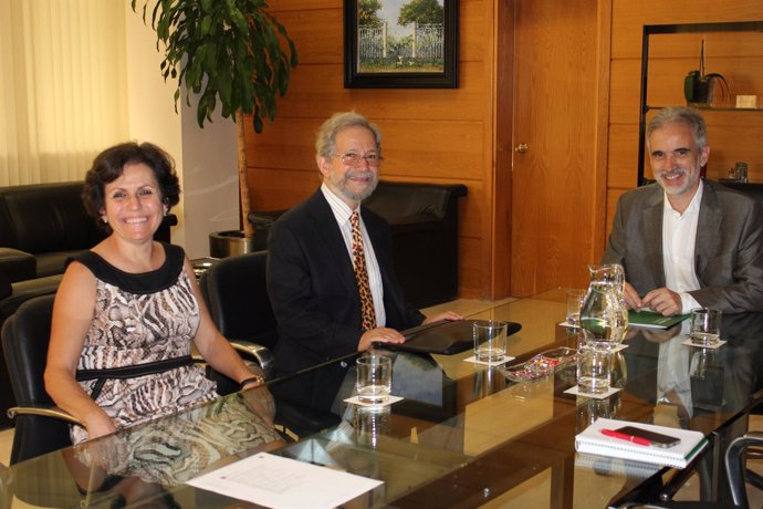 Alonso con representantes de Amnistía Internacional