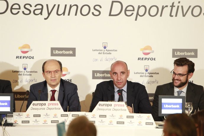El presidente del Sevilla, José Castro, y el Director Deportivo Ramón Rodríguez