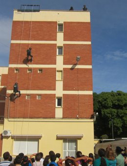 Guardias Civiles haciendo rape