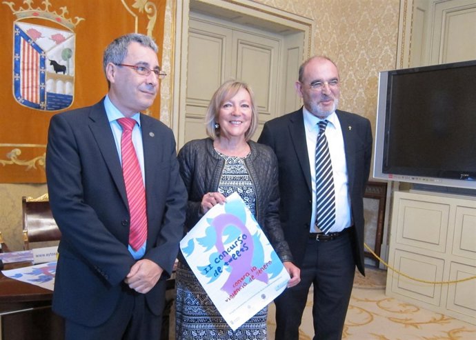 Klimowitz (centro) con José Ángel Domínguez (izq) y  Jacinto Núñez Regodón 