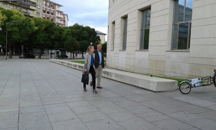 Luis Ibero entrando al Palacio de Justicia.