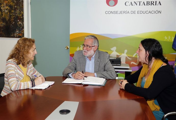 El consejero con la alcaldesa