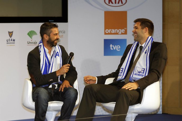 Navarro bromea con Reyes