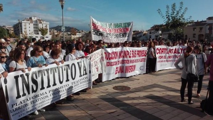 Manifestación para exigir instituto Teatinos, plataforma Prometo