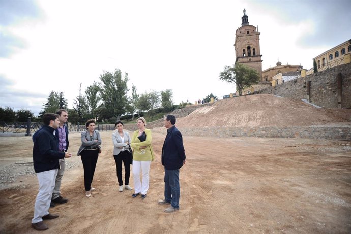La delegada del Gobierno en Granada durante su visita a Guadix.