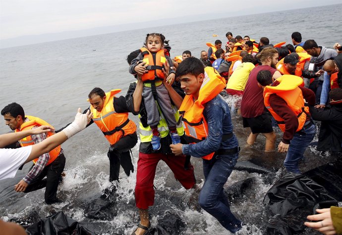 Refugiados desembarcan en Lesbos