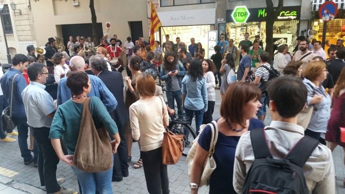 Concentración a favor de la derogación de la Ley de Símbolos