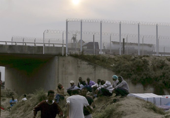 Inmigrantes en Calais, la zona más próxima al Reino Unido, Canal de la Mancha.