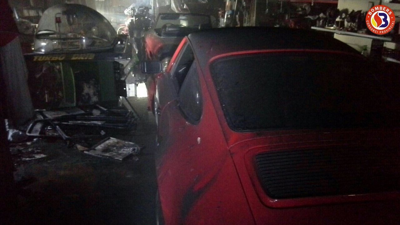 Incendio en un garaje en Riba-roja